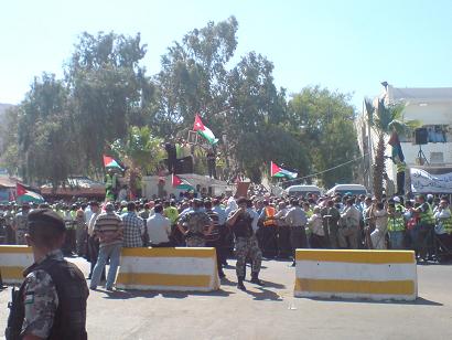 محافظ العقبة مطلوب للقضاء بتهمة الافتراء والقمع وحجز الحريات! محافظ العقبة مطلوب للقضاء بتهمة الافتراء والقمع وحجز الحريات!