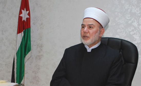 قاضي القضاة يلتقي قضاة شرعيين بعد ادائهم القسم قاضي القضاة يلتقي قضاة شرعيين بعد ادائهم القسم