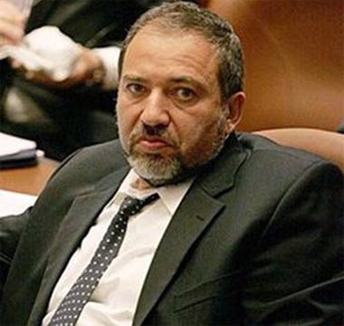 سجال بين ستوكهولم وتل ابيب.. فضحت اتجارهم بأعضاء الشهداء الفلسطينيين ..فاستعانوا بـ "المحرقة" !