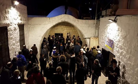 اصابة 26 فلسطينيا خلال اقتحام المستوطنين قبر يوسف في نابلس اصابة 26 فلسطينيا خلال اقتحام المستوطنين قبر يوسف في نابلس