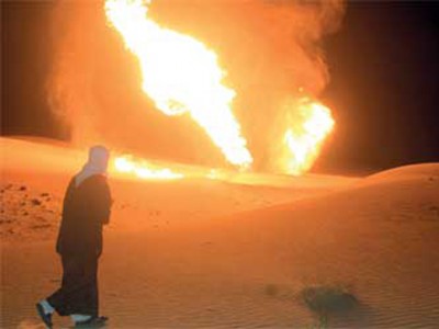 مجهولون يفجرون أنبوب غاز شمالي سيناء المصرية مجهولون يفجرون أنبوب غاز شمالي سيناء المصرية
