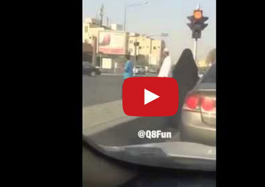 عراك حاد بين متسولتين في السعودية على طريق عام