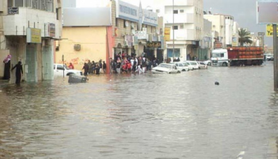 السيول تحاصر تبوك.. ومخاوف من حدوث فيضانات