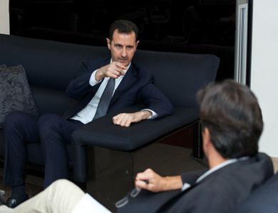 هولاند ينتقد صحيفة لوفيغارو على نشرها مقابلة مع الأسد