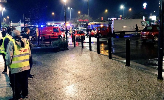 رجل يهدد بتفجير قنبلة يدوية غرب فرنسا رجل يهدد بتفجير قنبلة يدوية غرب فرنسا