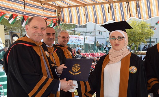 جامعة إربد الأهلية تحتفل بتخريج كوكبة جديدة من طلبة الفوج الحادي والعشرين جامعة إربد الأهلية تحتفل بتخريج كوكبة جديدة من طلبة الفوج الحادي والعشرين