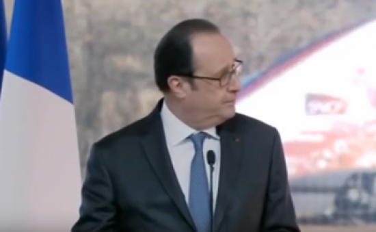 فيديو: رصاصة شرطي تجبر الرئيس الفرنسي على إيقاف كلمته