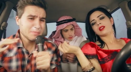 3 شبان تونسيين يشعلون مواقع التواصل بهذا الفيديو