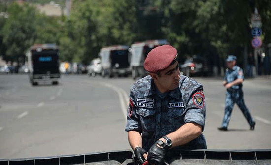 قتيل بمحاولة سرقة مصرف في أرمينيا والمهاجم ضابط شرطة قتيل بمحاولة سرقة مصرف في أرمينيا والمهاجم ضابط شرطة