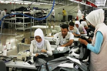 44 % نسبة العاملين في القطاع غير المنظم 44 % نسبة العاملين في القطاع غير المنظم