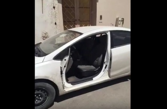 سرقة احترافية لباب سيارة بالسعودية (فيديو) سرقة احترافية لباب سيارة بالسعودية (فيديو)