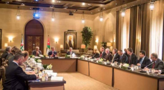 الملك يستقبل ضباطا أمريكيين الملك يستقبل ضباطا أمريكيين