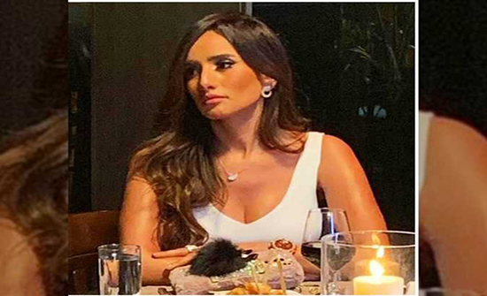 سخرية عارمة من زينة بسبب اطلالتها المخجلة في حفل خطوبة رفيع الشأن (صور) سخرية عارمة من زينة بسبب اطلالتها المخجلة في حفل خطوبة رفيع الشأن (صور)