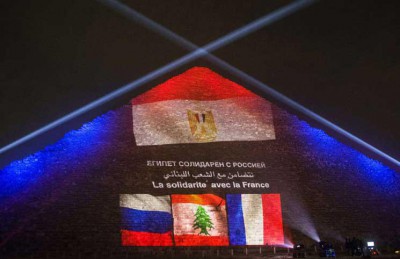 مصر تضئ هرم خوفو بألوان اعلام لبنان وفرنسا وروسيا