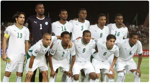 الصحف السعودية تنتقد اللاعبين والمدرب الصحف السعودية تنتقد اللاعبين والمدرب