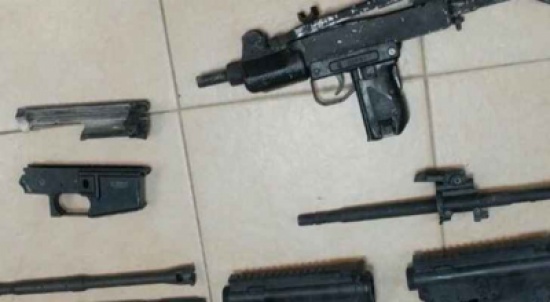 الاحتلال يعتقل 9 فلسطينيين ويضبط أسلحة