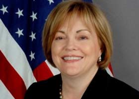 من هم "الكلاب" الذين ذكرتهم السفيرة الأميركية في الكويت..؟ 