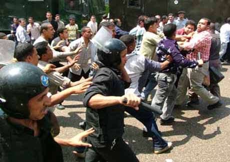 بسبب اطفال..مشاجرة بين عائلتين في سحاب استخدمت فيها الاسلحة النارية والسكاكين توقع 8 اصابات بسبب اطفال..مشاجرة بين عائلتين في سحاب استخدمت فيها الاسلحة النارية والسكاكين توقع 8 اصابات