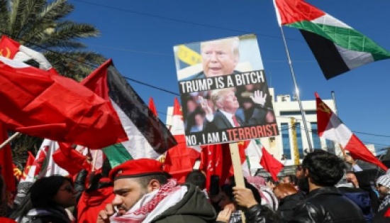 لقاء شبابي لبناني فلسطيني رفضا لخطة السلام الاميركية في بيروت لقاء شبابي لبناني فلسطيني رفضا لخطة السلام الاميركية في بيروت