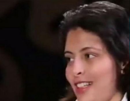 بالفيديو: ابنة داعية اسلامي مصري تخلع الحجاب  وتقول “بابا ما تزعلش”