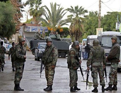 الجيش اللبناني يوقف سيارة بداخلها أسلحة وذخائر في وادي البقاع شرق لبنان