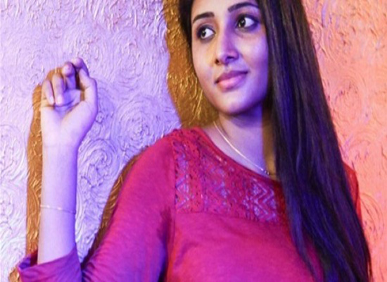 فنانة هندية حاولت الإنتحار بسبب تحرش المخرج فنانة هندية حاولت الإنتحار بسبب تحرش المخرج