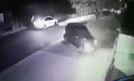 بالصور.. رد فعل صادم لرجل مع بلطجية حاولوا سرقة زوجته بالصور.. رد فعل صادم لرجل مع بلطجية حاولوا سرقة زوجته