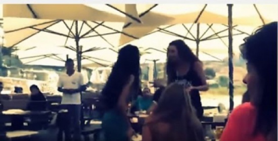 فيديو: مشاجرة بالأيدي بين لبنانية وعشيقة زوجها