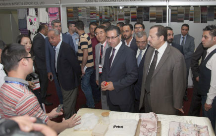 افتتاح معرض المنتجات الصينية والآليات الصناعية في عمان افتتاح معرض المنتجات الصينية والآليات الصناعية في عمان