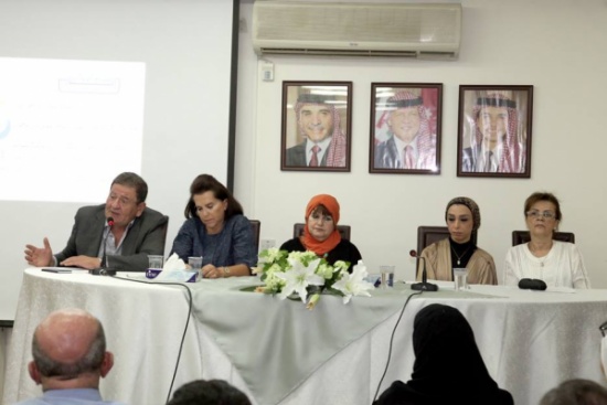 منتدى الرواد للكبار يكرم الممرضة غدير برهوم منتدى الرواد للكبار يكرم الممرضة غدير برهوم