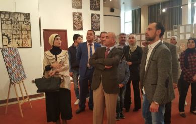 مدير تربية قصبة عمان يفتتح معرض "زخارف وأشياء"