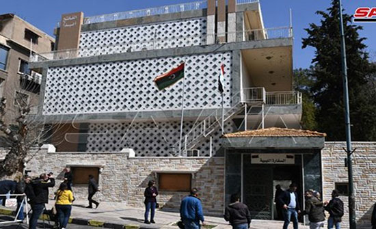 نظام الأسد يفتتح سفارة ليبية بدمشق ويسلمها لحفتر