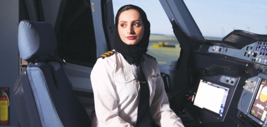 شقيقة المقاتلة المنصوري.. تعرّف على عائشة المنصوري أول إماراتية تقود الطائرة العملاقة A380 (صور) شقيقة المقاتلة المنصوري.. تعرّف على عائشة المنصوري أول إماراتية تقود الطائرة العملاقة A380 (صور)