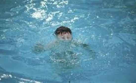 وفاة طفل واصابة شقيقه اثر تعرضهما للغرق في عمان