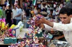 المسلمون يحتفلون بعيد الفطر وسط تحذيرات واجراءات صحية لمنع تفشي انفلونزا الخنازير