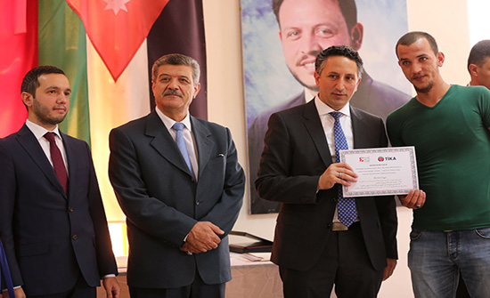 تخريج الطلبة المستفيدين من برنامج التعاون المشترك المهني ووكالة التعاون والتنسيق التركية (تيكا)