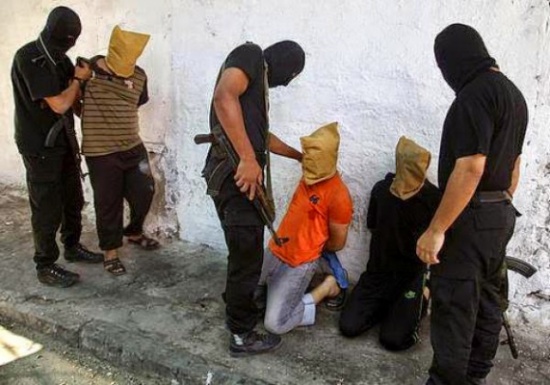 اعترافات عملاء بغزة : أحدهم سلمته عائلته للمقاومة.. آخرين أسقطتهم فتاة باتصال هاتفي