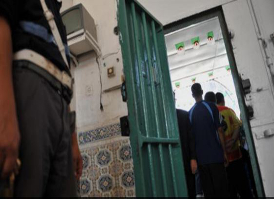 عجوز جزائري حرض طفلا على سرقة 4 ملايين دينار من أهله