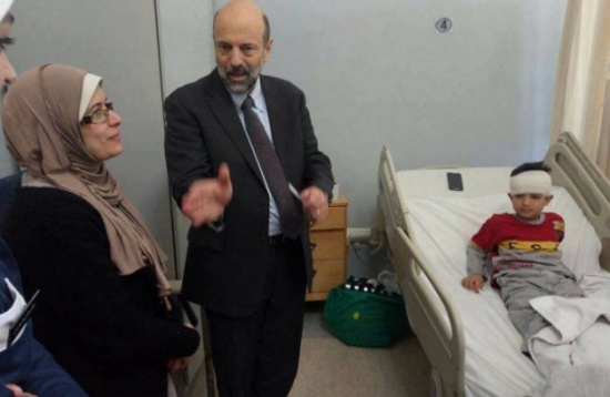 الرزاز يطمئن على الاوضاع الصحية لطلبة اصيبوا بحادث سير امس