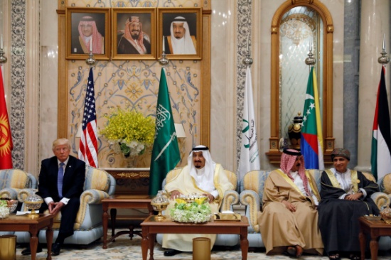 الملك سلمان وترمب يترأسان القمة الخليجية الأميركية الملك سلمان وترمب يترأسان القمة الخليجية الأميركية