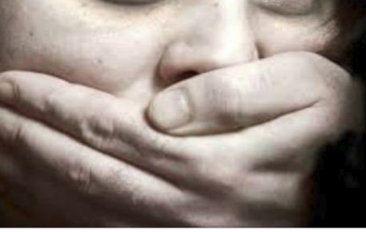 جريمة بشعة .. سوريان يخطفان ويغتصبان فتاة قاصرًا في لبنان