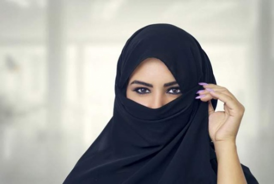 سعودية تهرب من بيت زوجها لإحياء حفلات رقص في الأعراس!