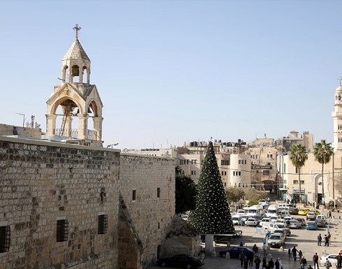 فلسطينيون يرشقون وفدا أمريكيا بالأحذية ببيت لحم (شاهد)