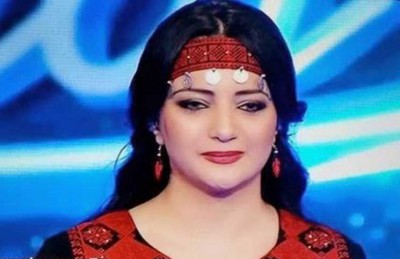 “آيفون” من الذهب الخالص هدية لمنال موسى