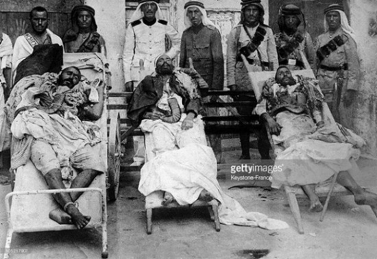 صورة نادرة لجثث 3 يمنيين حاولوا اغتيال الملك عبدالعزيز عند الكعبة قبل 84 عاماً صورة نادرة لجثث 3 يمنيين حاولوا اغتيال الملك عبدالعزيز عند الكعبة قبل 84 عاماً