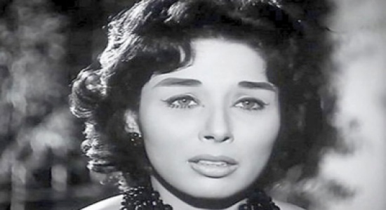 الماكياج يشوه وجه لبنى عبدالعزيز.. شاهد الماكياج يشوه وجه لبنى عبدالعزيز.. شاهد
