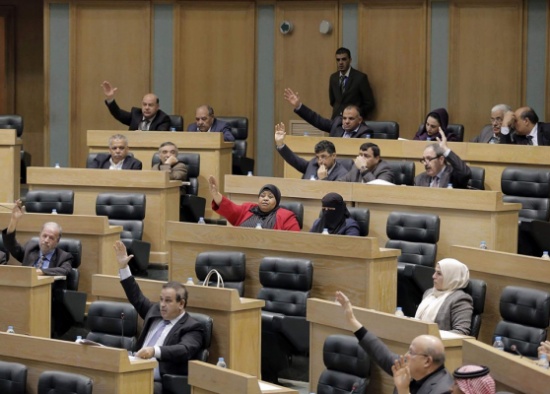 النواب يقر عددا من مواد المعدل للصناعة والتجارة