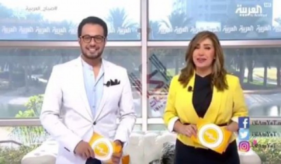 مذيع يحرج زميلته أحلام اليعقوب على الهواء.. شاهدوا ردة فعلها