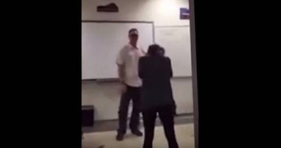 فيديو |شاهدوا ردة فعل استاذ صفعته طالبة في الصف!