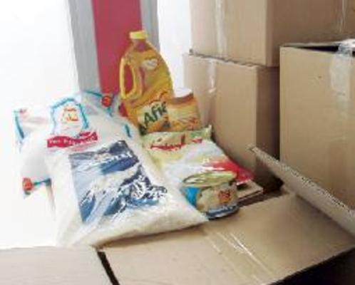 توزيع طرود خير على اسر معوزة في القصر